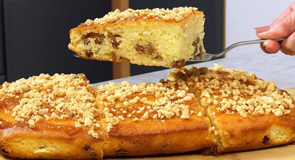 Рецепт пирога на кефірі без міксера і вагів: готую, коли гості на порозі — 1 склянка в тісто “робить справу” 