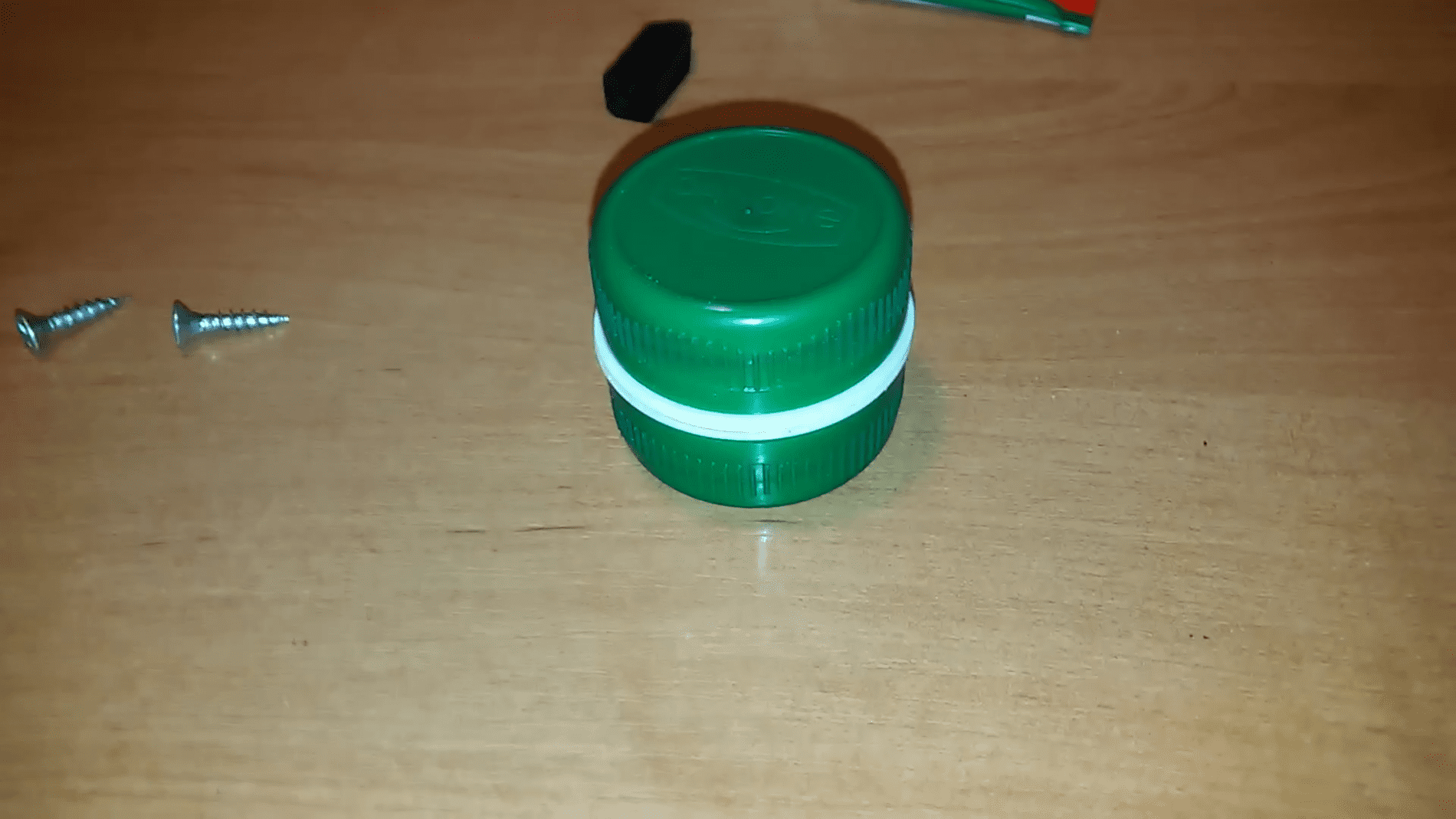 Господині розповіли, як використати пластикові кришечки від пляшок з користю	