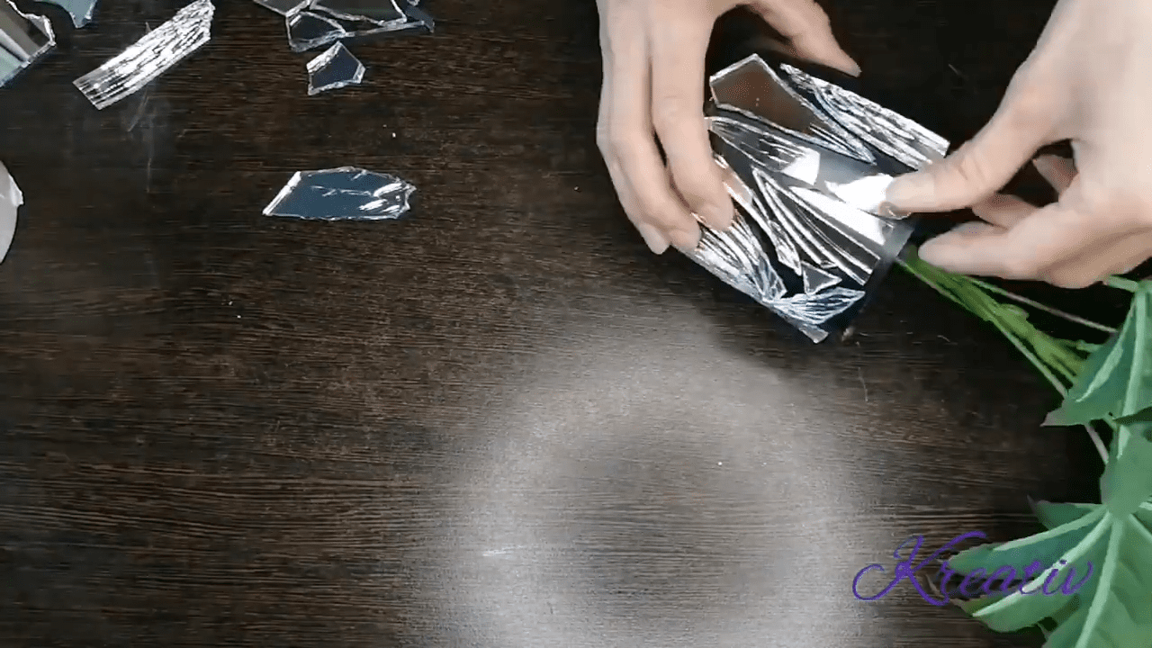 Господині розповіли, що можна зробити з розбитого скла