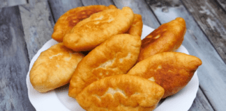 Кухарі розповіли, як приготувати смачні пиріжки з картоплею