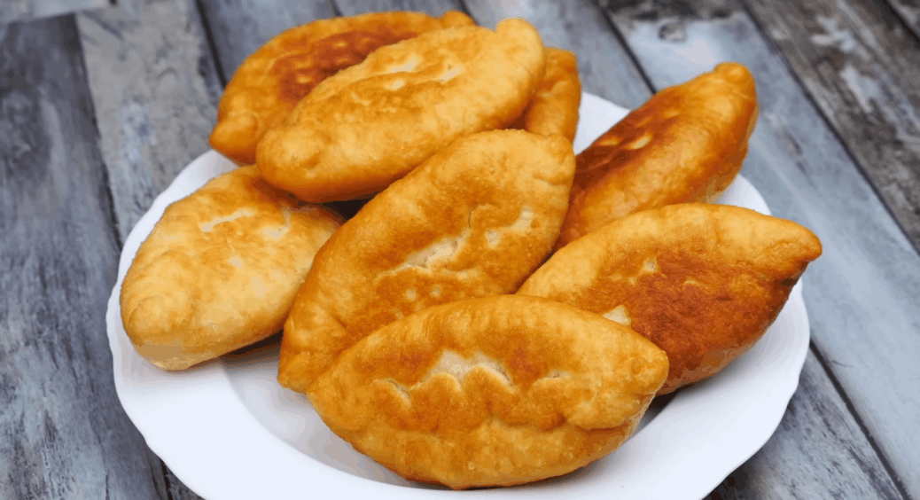 Дешеві продукти, а смак на всі 100 зірок Мішлен: пиріжки з картоплею – скоринка хрустить, а начинка соковита 