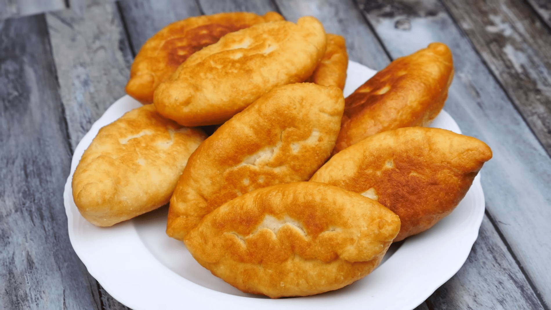 Кухарі розповіли, як приготувати смачні пиріжки з картоплею