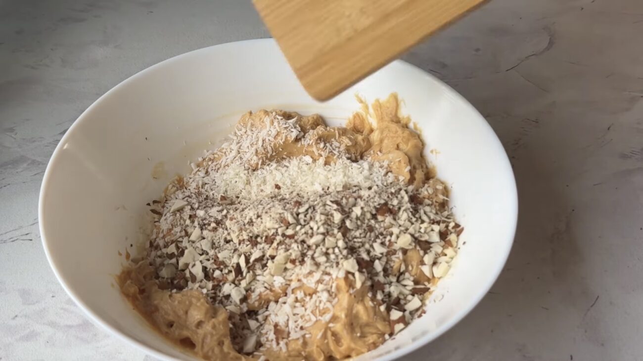 Господині розповіли, як приготувати смачний вафельний торт з цікавим кремом 