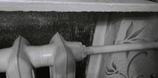 Сантехніки розповіли, як зупинити невелике протікання в місці з'єднання батареї