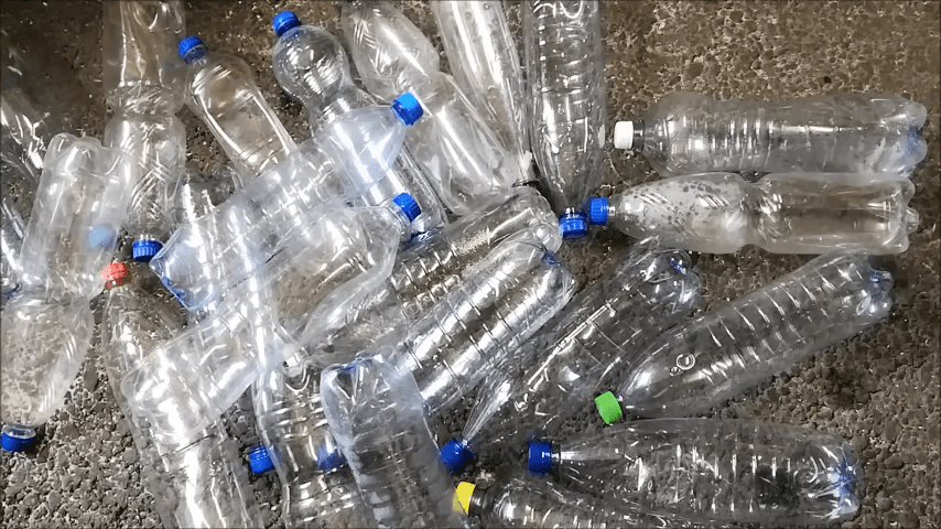 Експерти розповіли, як зробити віник зі звичайної пластикової пляшки