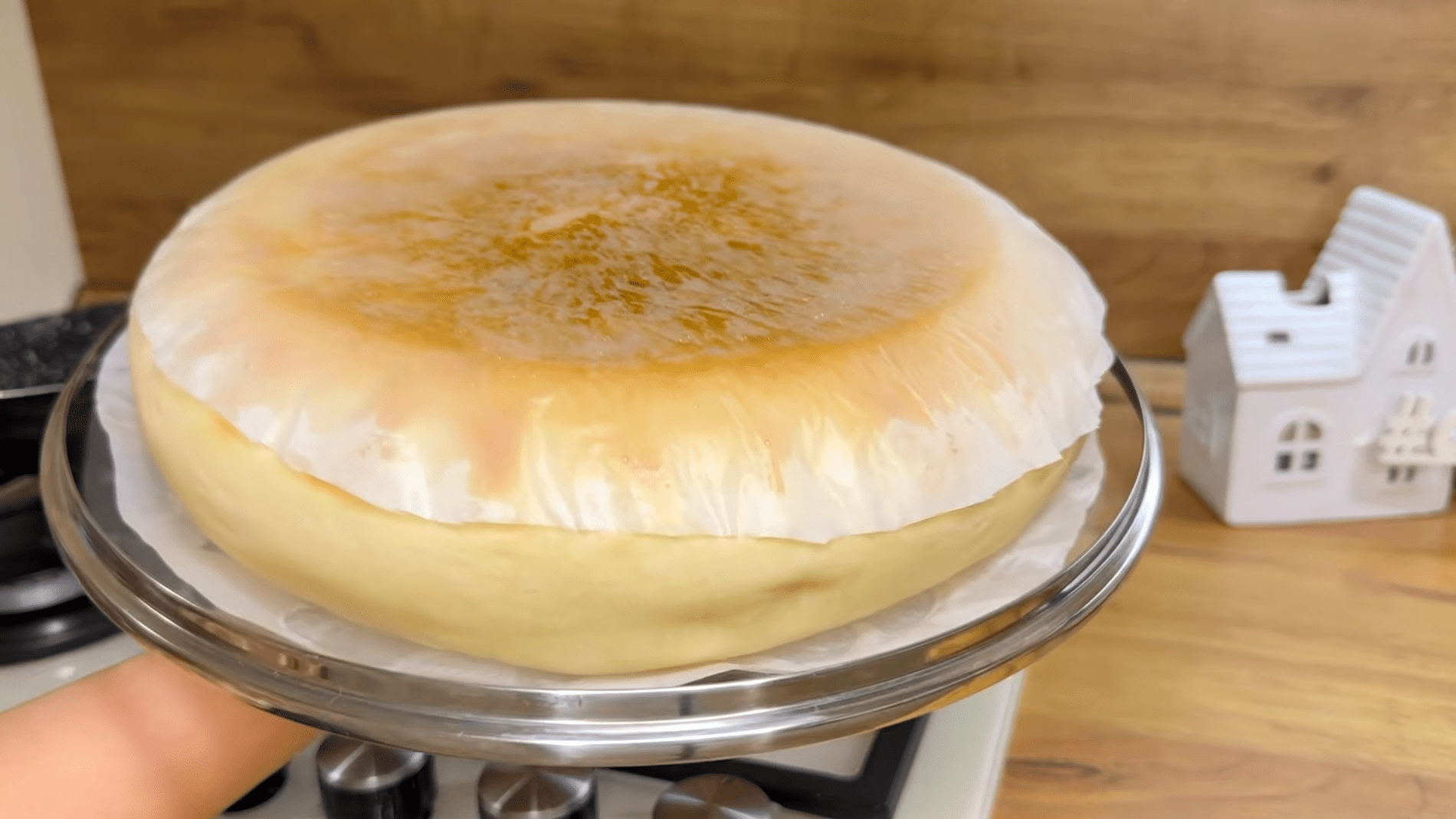 Кухарі розповіли, як швидко спекти домашній хліб без духовки