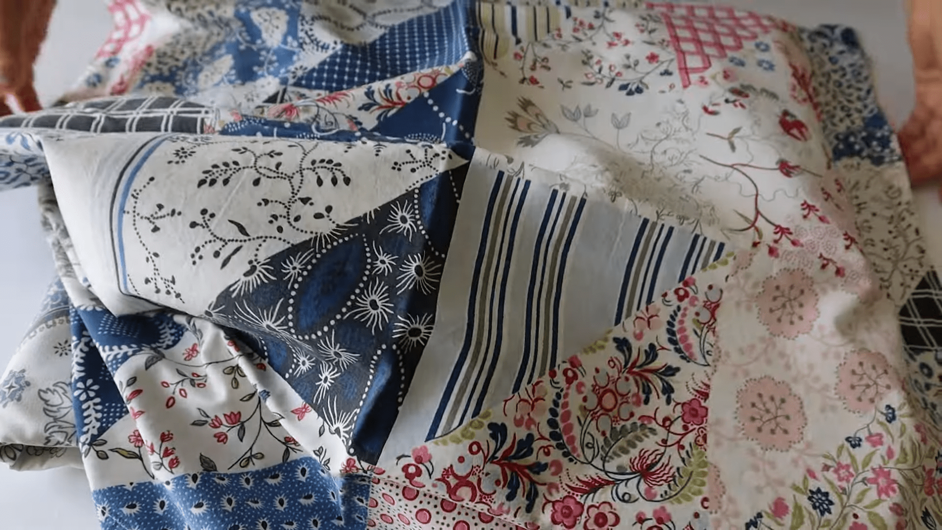 Господині розповіли, як перешити старі підковдри на нову постіль	