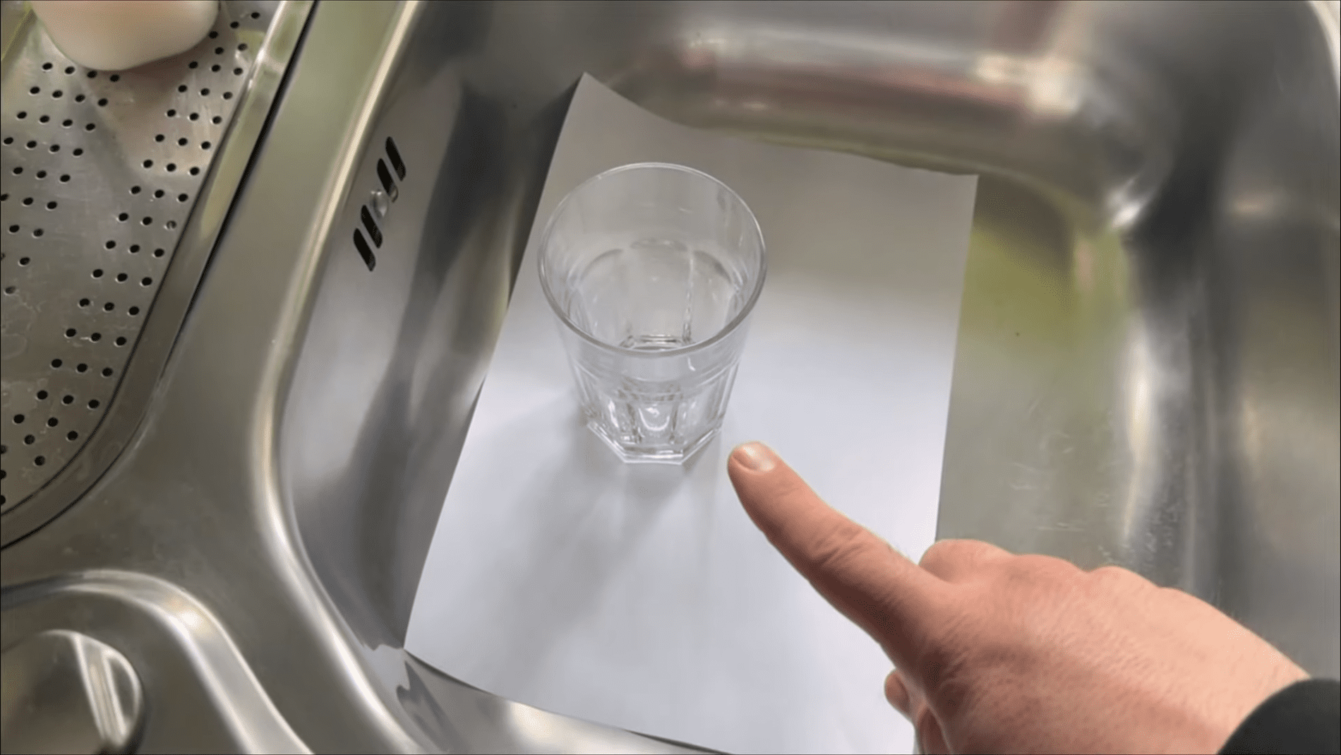 Експерти розповіли, як уникнути неприємного запаху з раковини