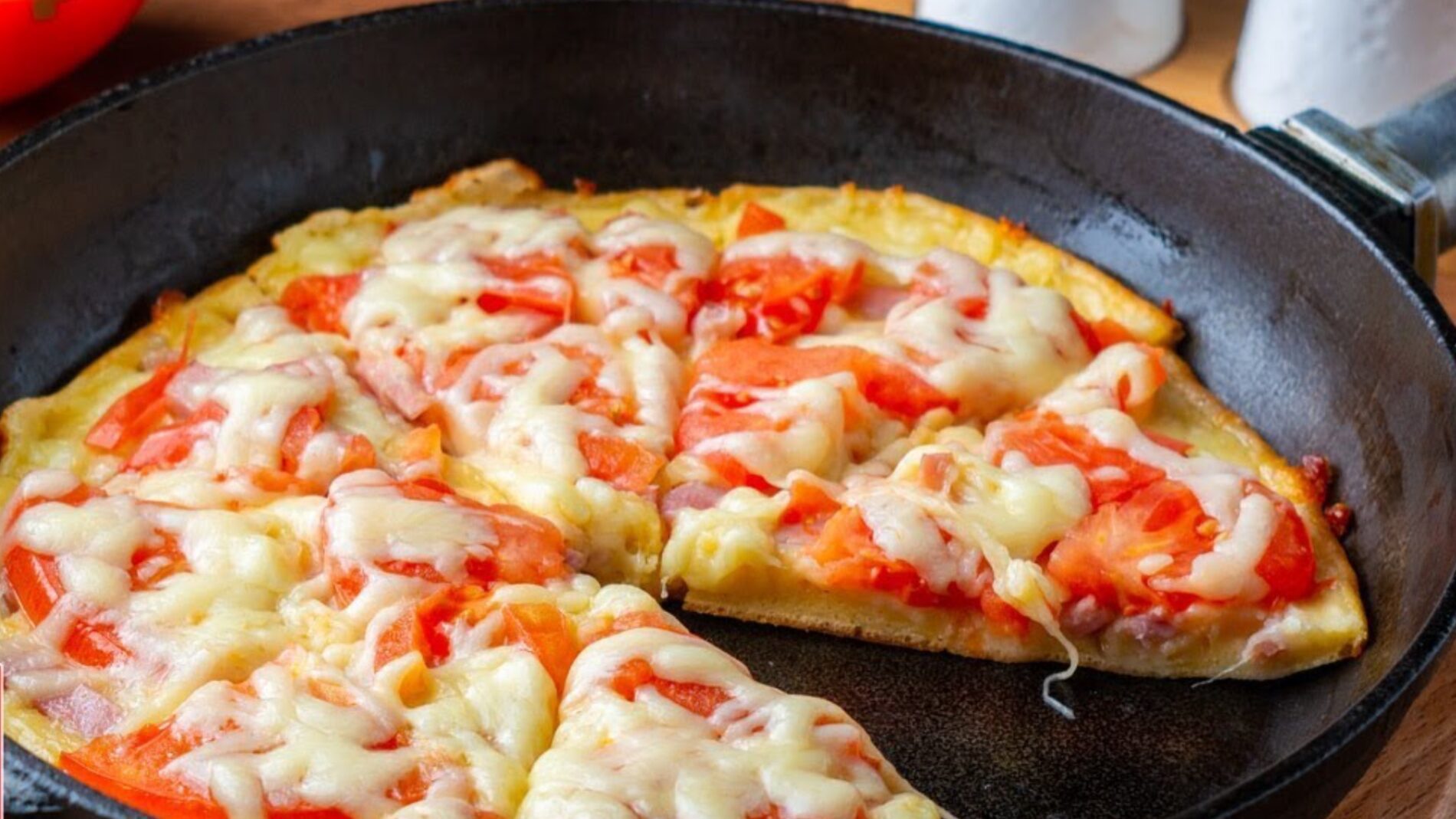 Господині розповіли, як приготувати смачну піцу за 15 хвилин 