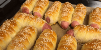 Кулінари розповіли, як приготувати смачні сосиски в тісті