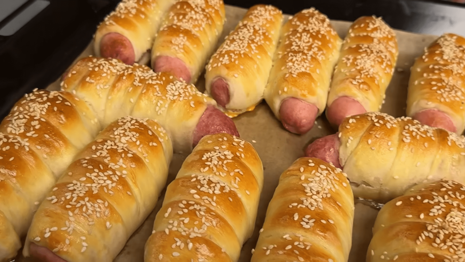 Кулінари розповіли, як приготувати смачні сосиски в тісті