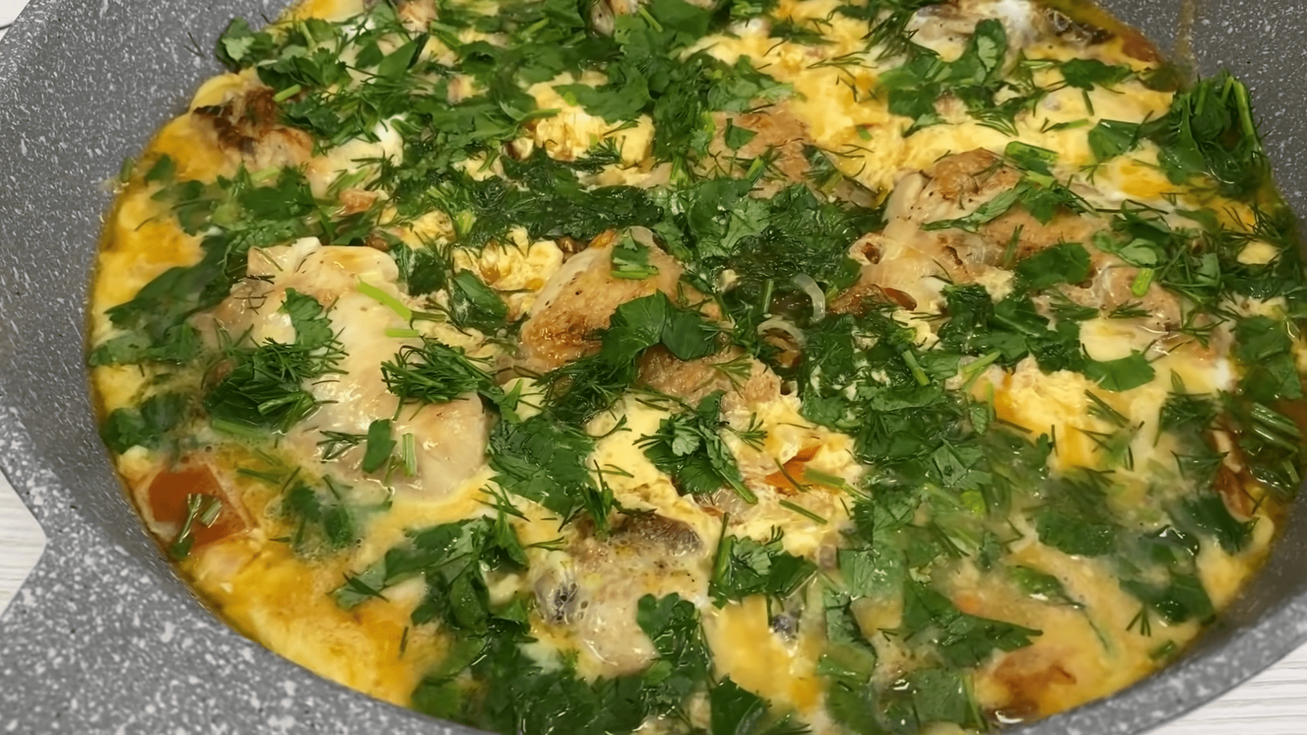 Кухарі розповіли, як приготувати смачну страву з курячих стегенець