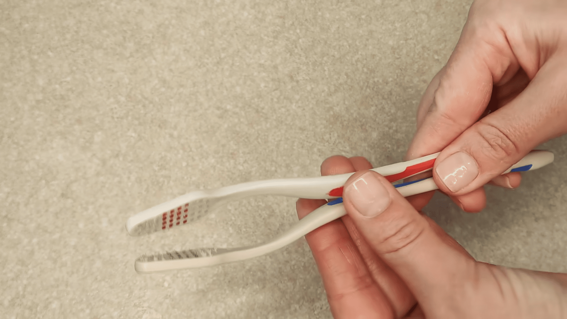 Господині розповіли, як використовувати старі зубні щітки