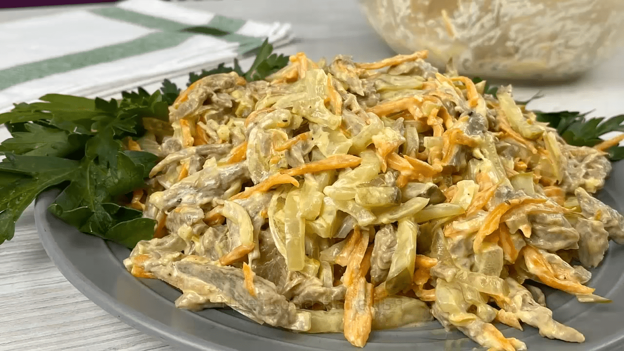 Кухарі розповіли, як приготувати смачний салат з 4 інгредієнтів