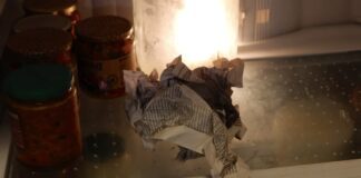 Господині розповіли, навіщо тримати газети у холодильнику