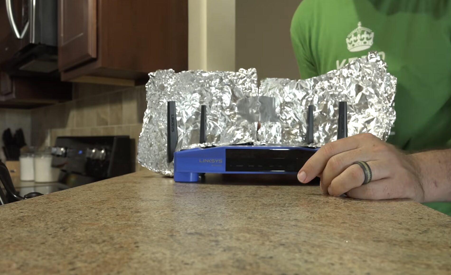 Експерти розповіли, що зробити з роутером, щоб сигнал потрапляв у всі кімнати