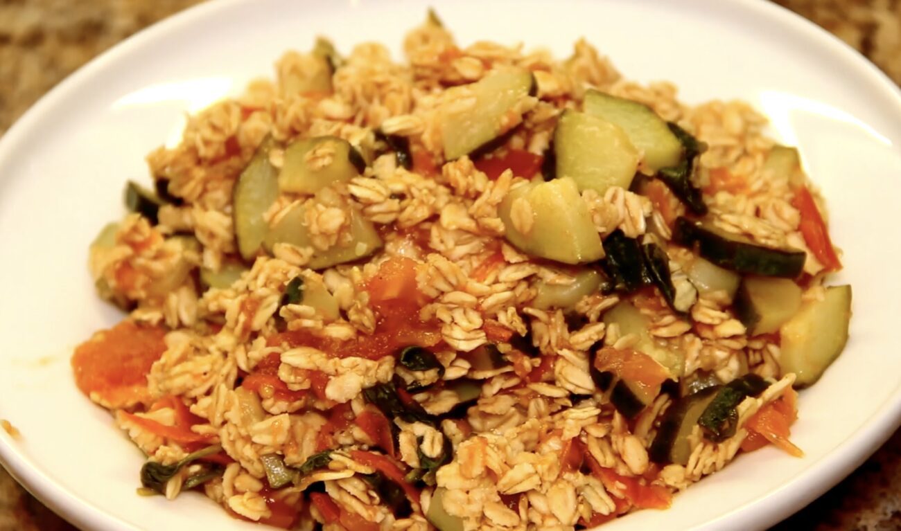 Господині розповіли, що додати у вівсянку, щоб сніданки стали смачнішими 