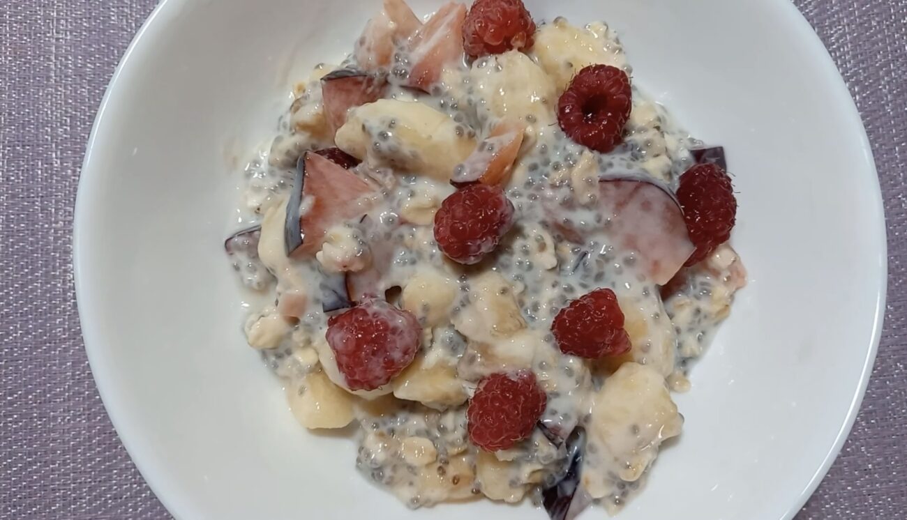 Господині розповіли, що додати у вівсянку, щоб сніданки стали смачнішими