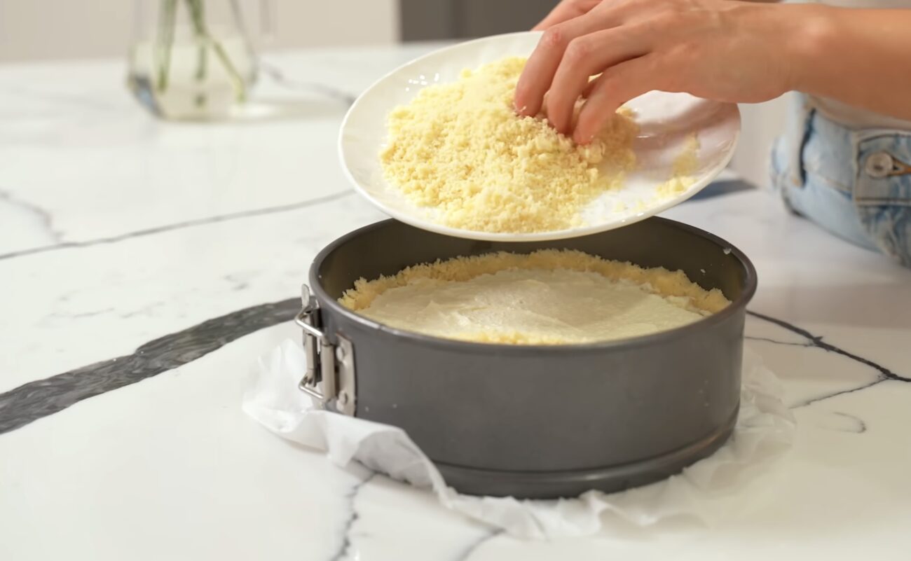 Господині поділилися спрощеним рецептом королівської ватрушки