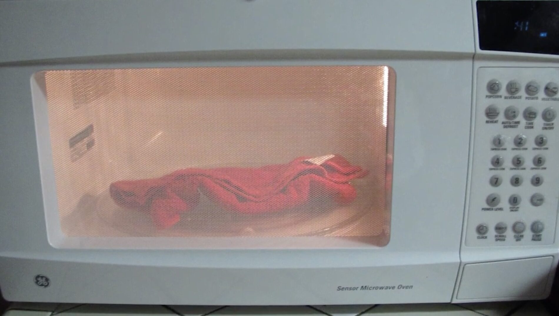 Господині поділилися новим швидким способом прання кухонних рушників