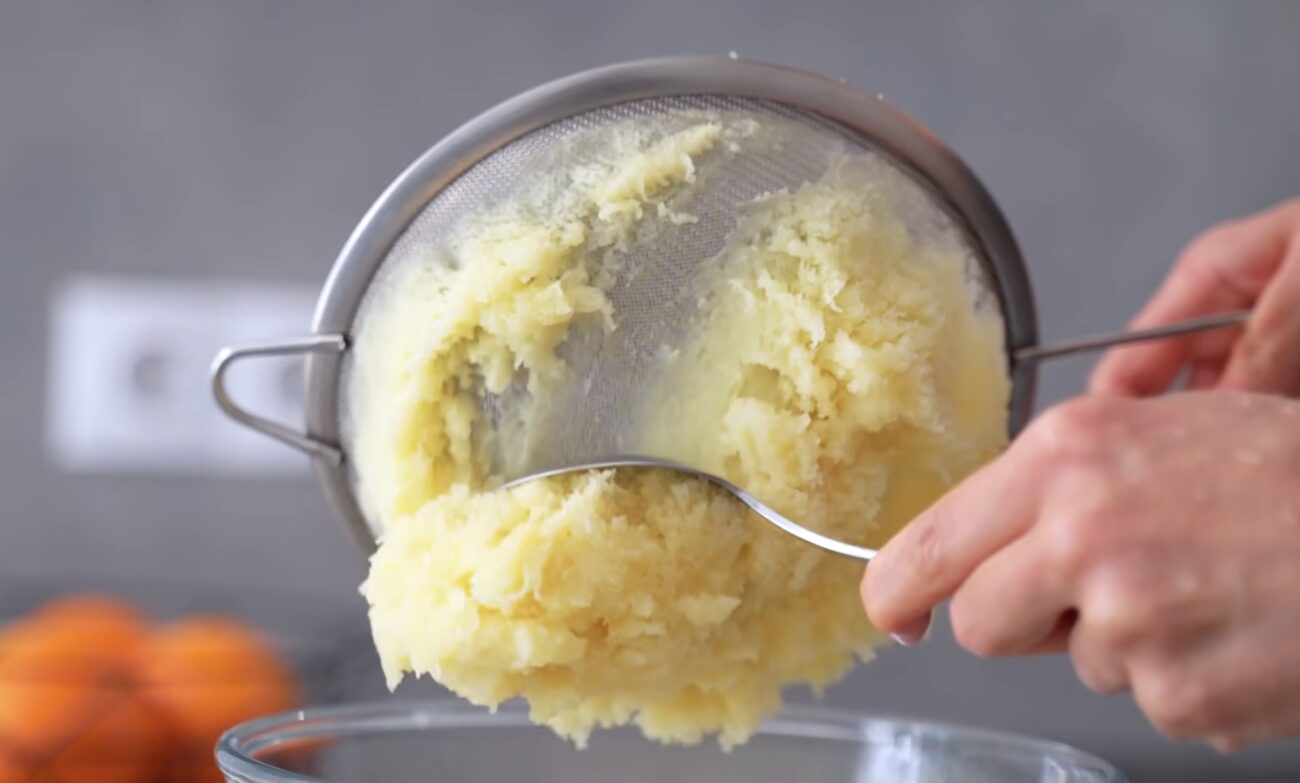 Господині поділилися рецептом хрустких картопляних паличок із сиром