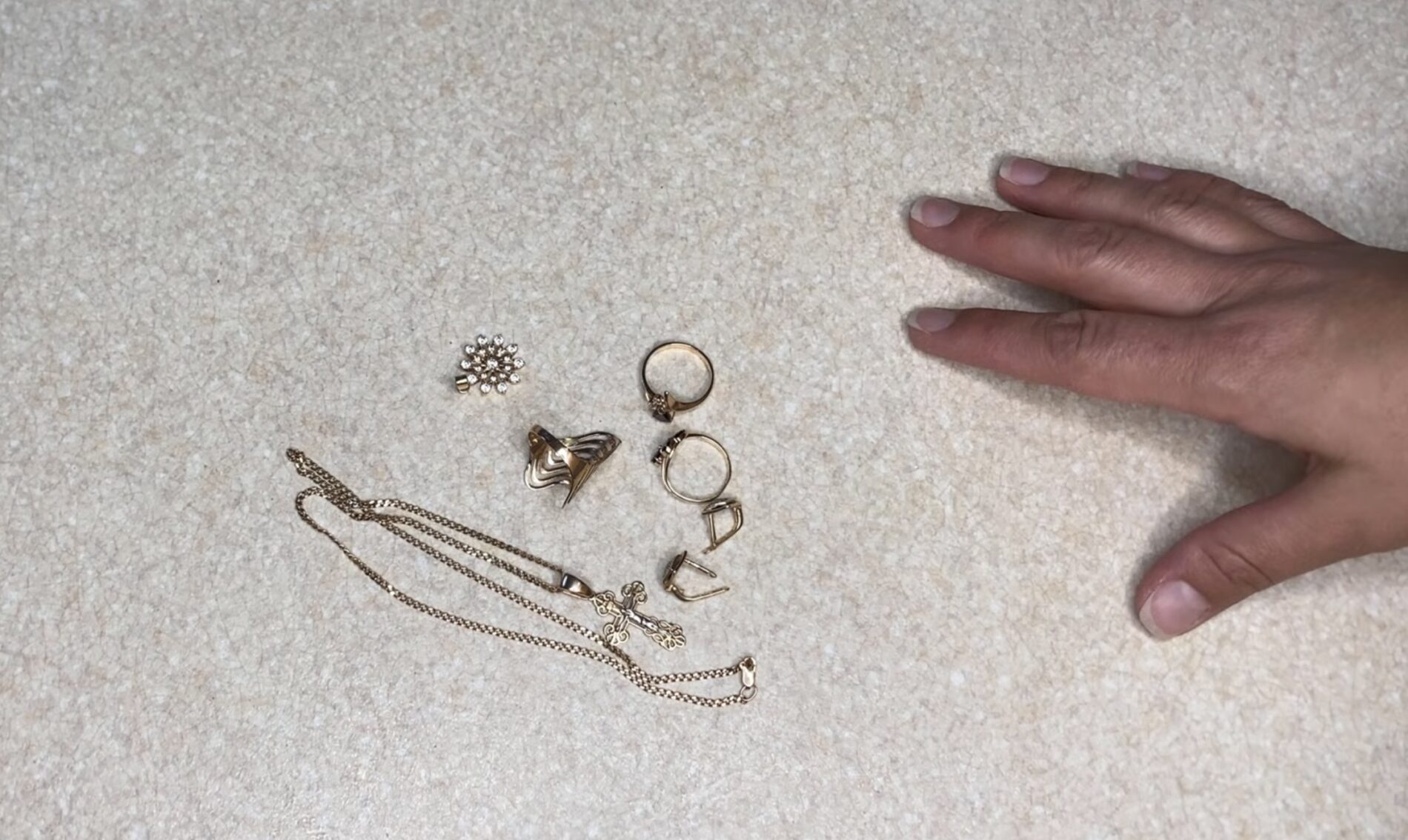 Господині розповіли, як почистити золоті прикраси в домашніх умовах