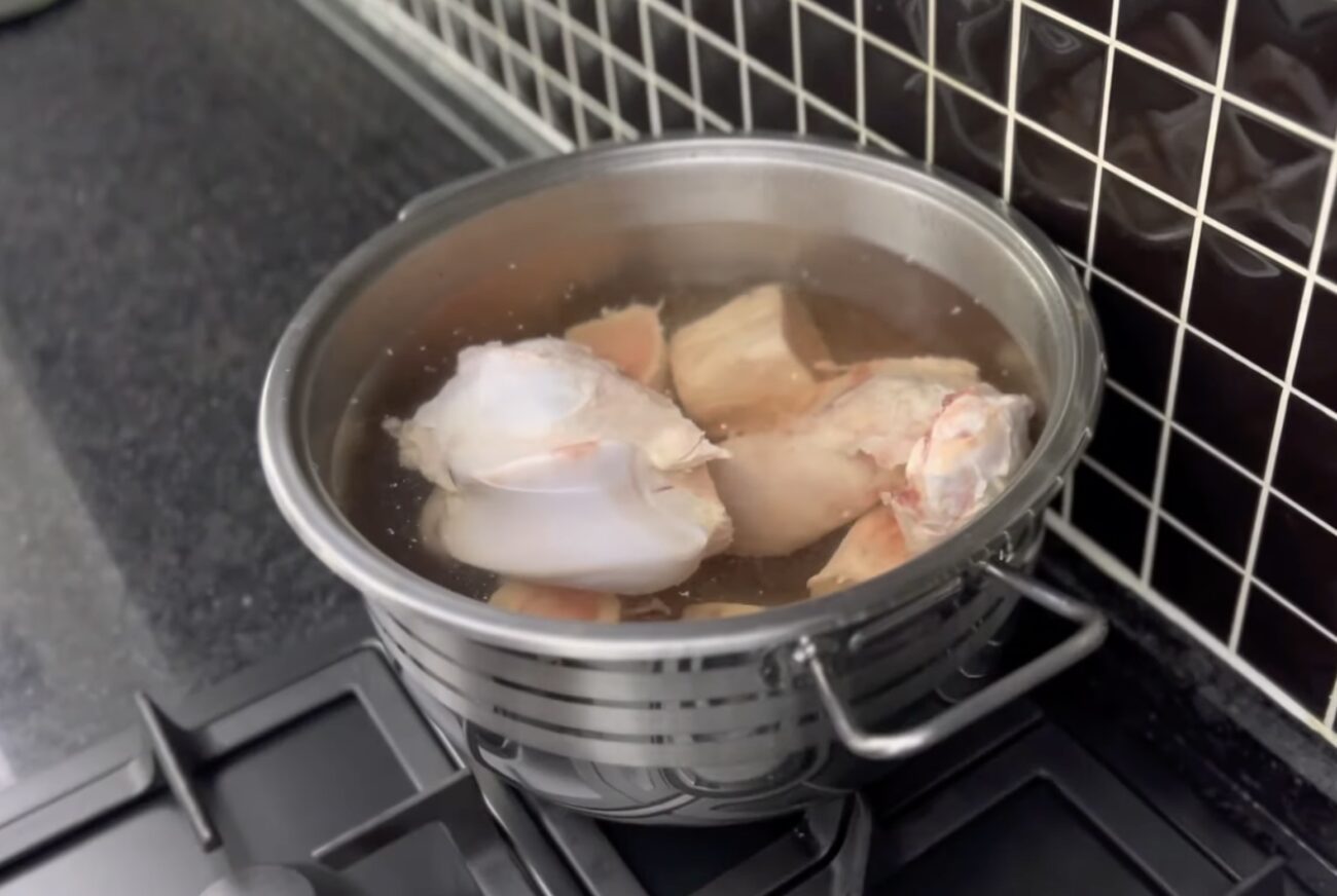 Кулінари розповіли, на яких кістках бульйон виходить найсмачнішим 