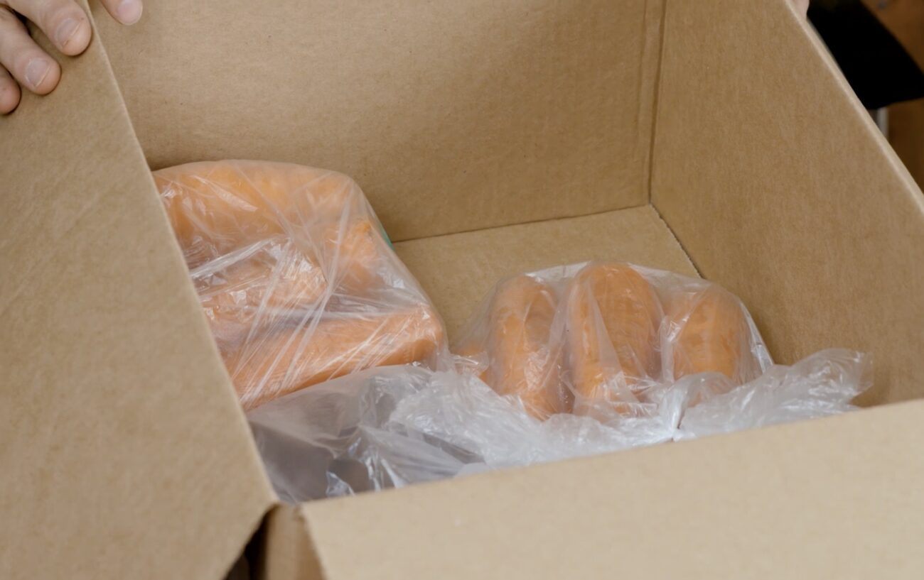 Господині розповіли, як правильно зберігати овочі на балконі взимку 