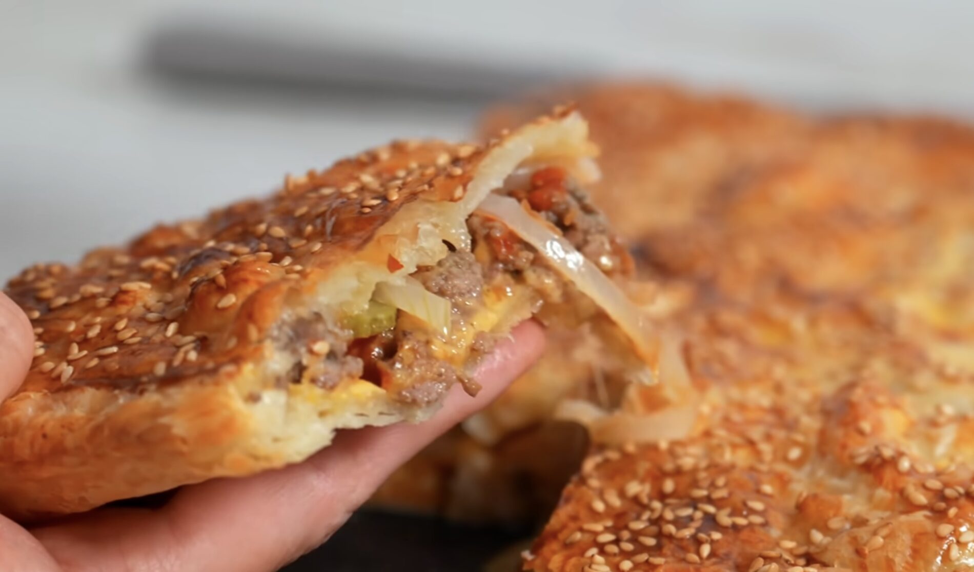 Господині поділилися рецептом пирога-чізбургера