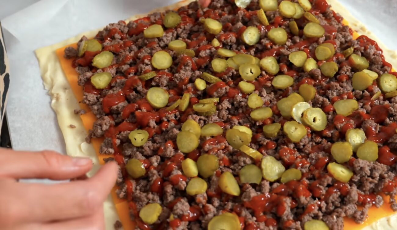 Господині поділилися рецептом пирога-чізбургера