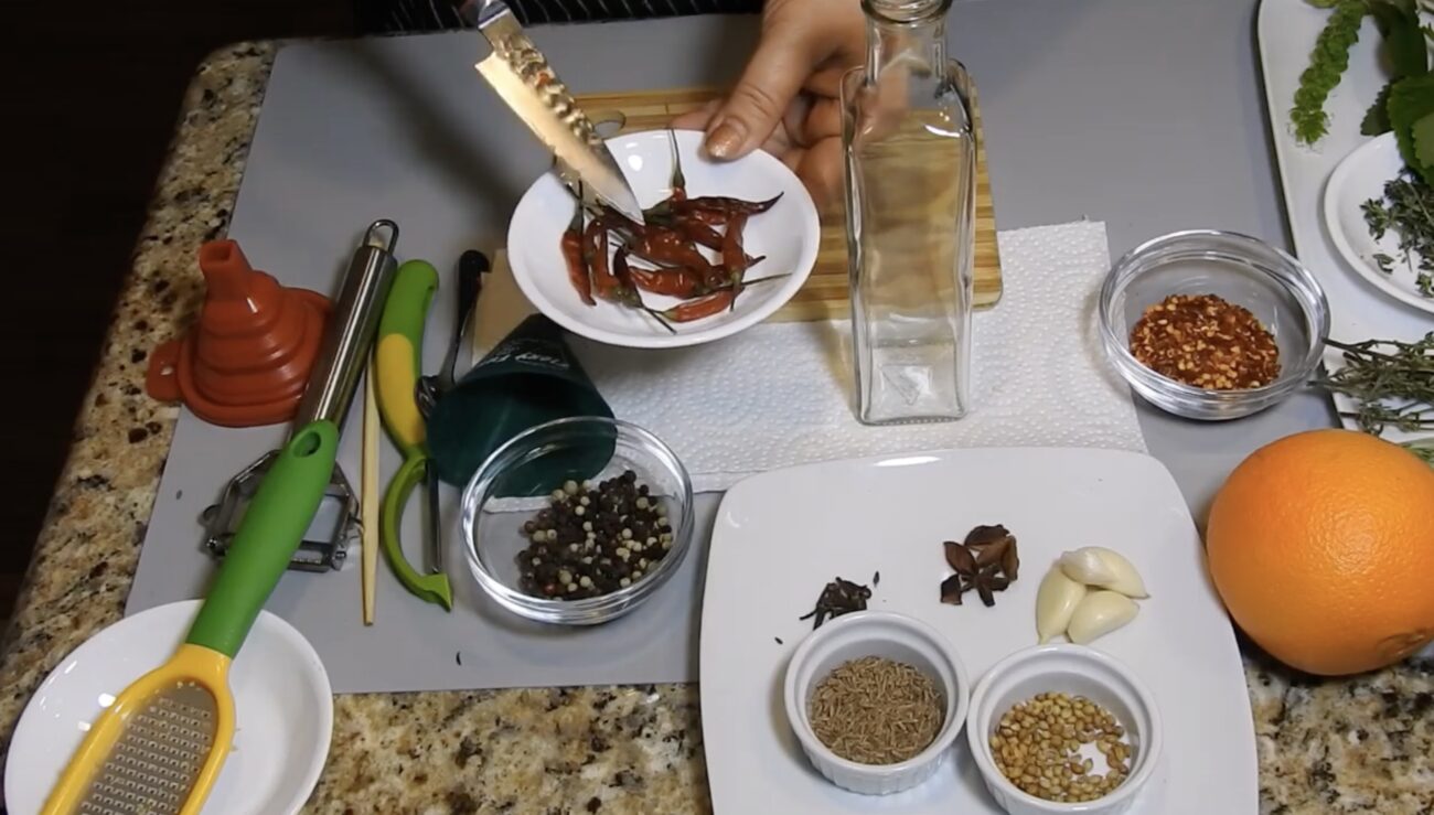 Господині розповіли, як приготувати ароматну олію для салатів Господині розповіли, як приготувати ароматну олію для салатів