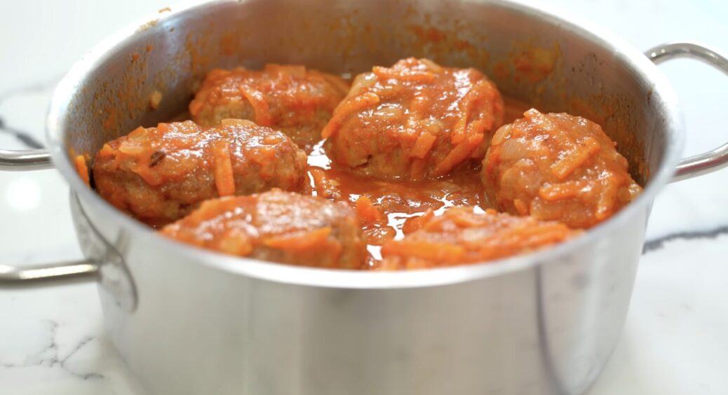 Коли до зарплатні ще тиждень, готую з 500 г фаршу 1 кг котлет – чоловік і гадки не має, що там є гречка 