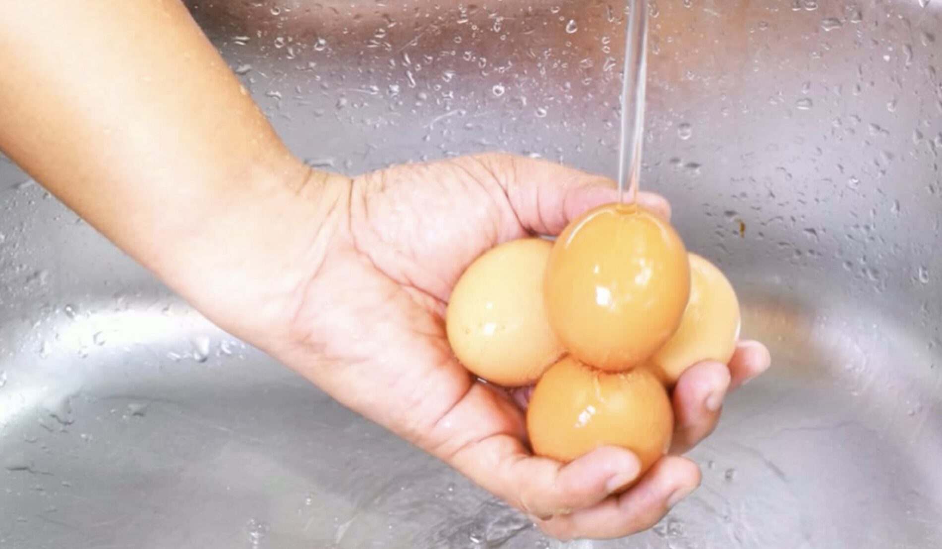 Кулінари розповіли, які продукти не можна мити перед приготуванням