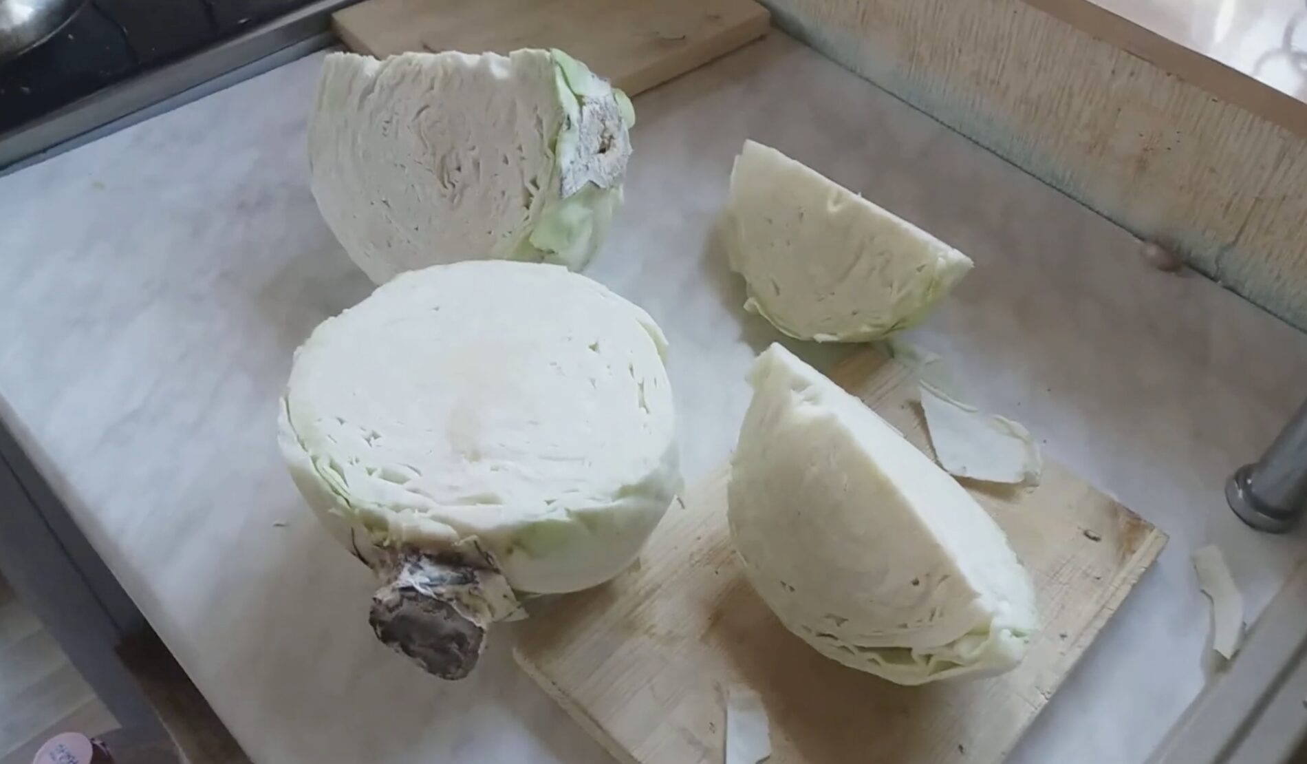 Господині розповіли, як зберігати капусту, щоб вона не чорніла