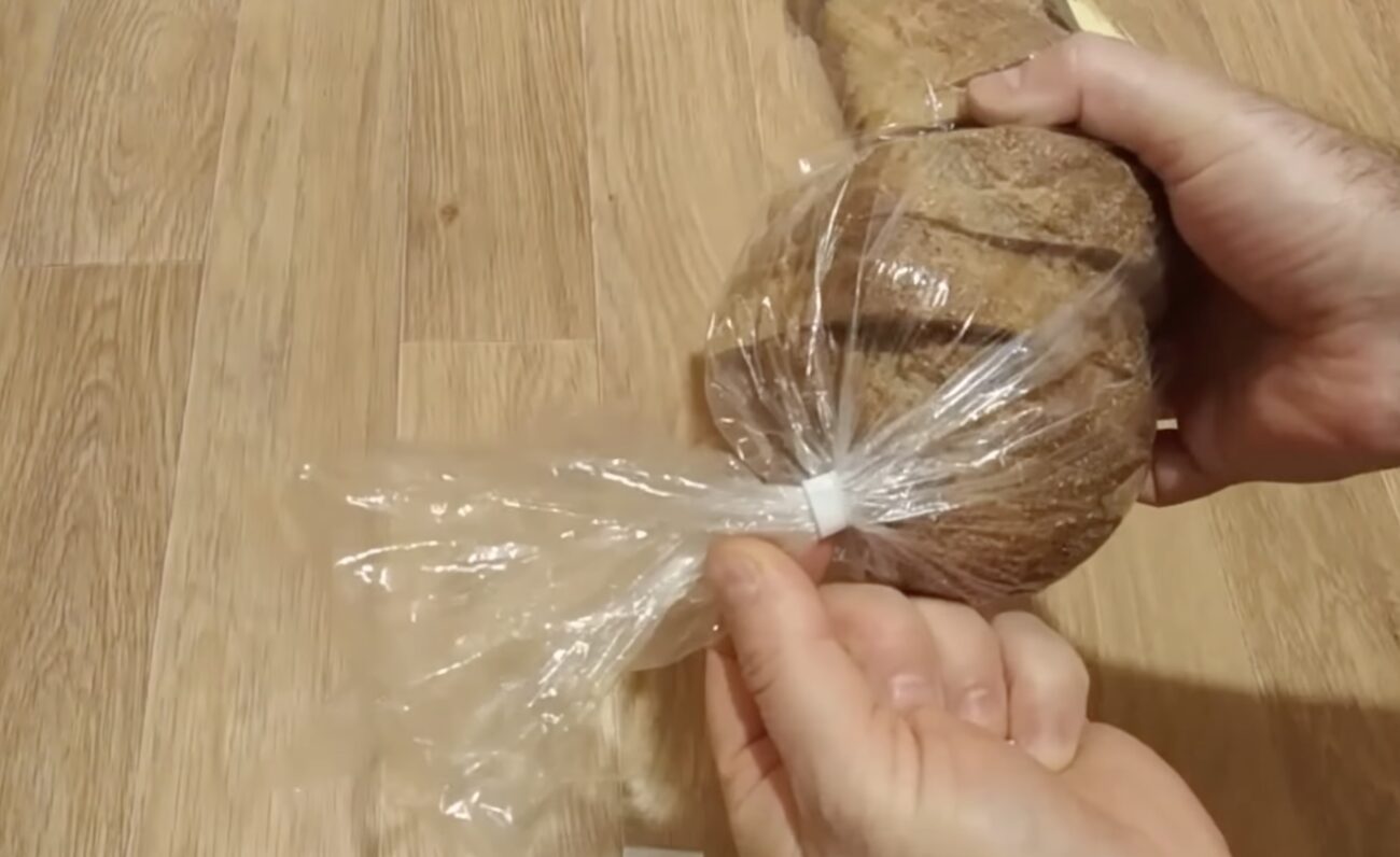 Господині розповіли, як упорядкувати проводи під столом, щоб не плуталися