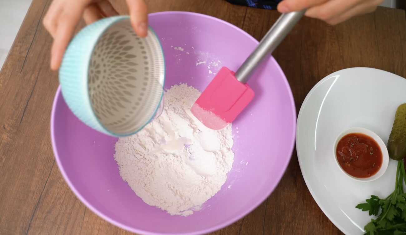 Господині поділилися рецептом швидкої піци на сковорідці 