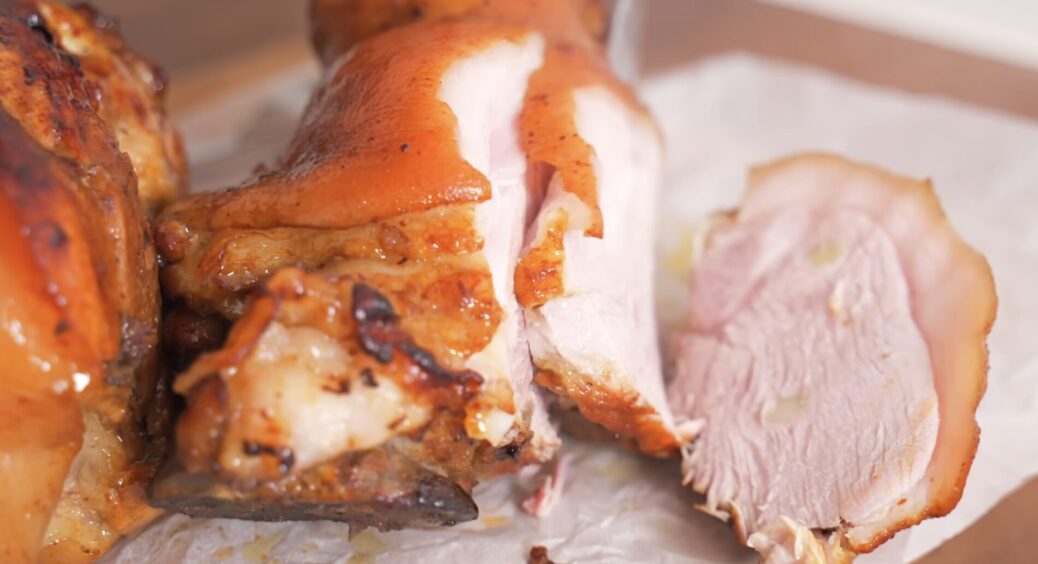 За цю рульку в пиві мене полюбила вся родина чоловіка: 1 “коронний” рецепт, якого немає в інтернеті 