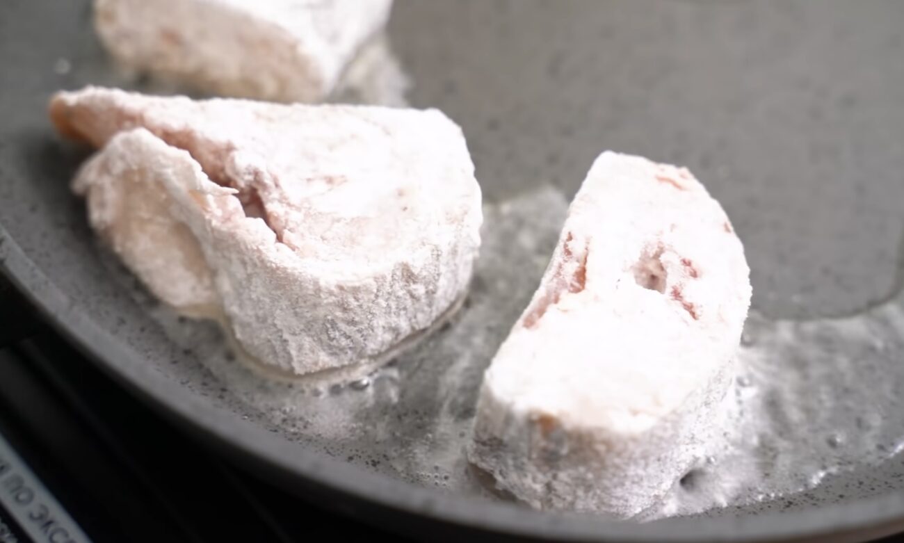 Господині поділилися рецептом хека під соусом 