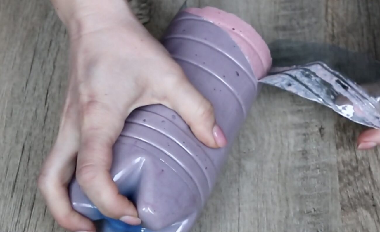 Господині розповіли, як приготувати варену ковбасу в пляшці 