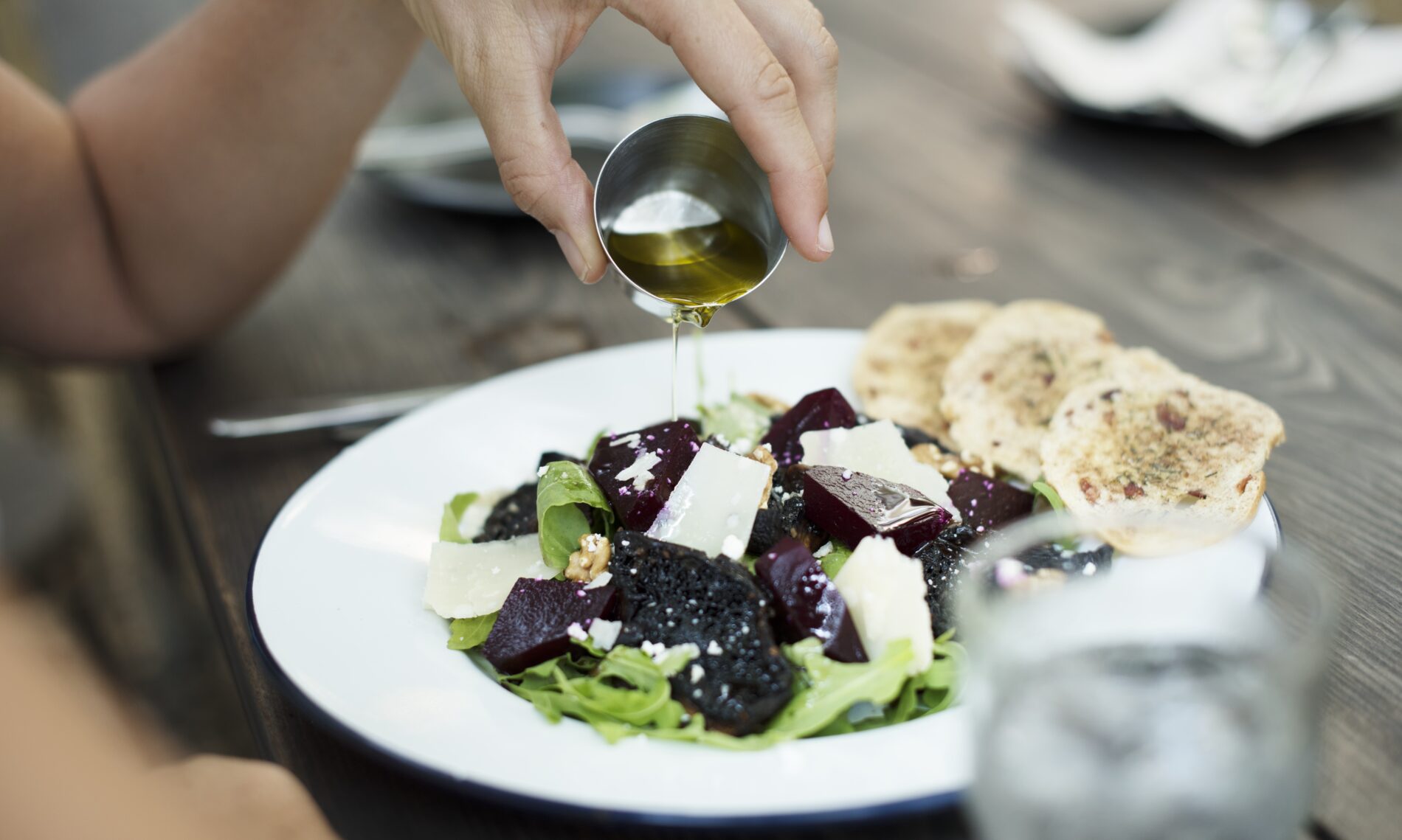 Кулінари розповіли, яка олія набагато корисніша за оливкову