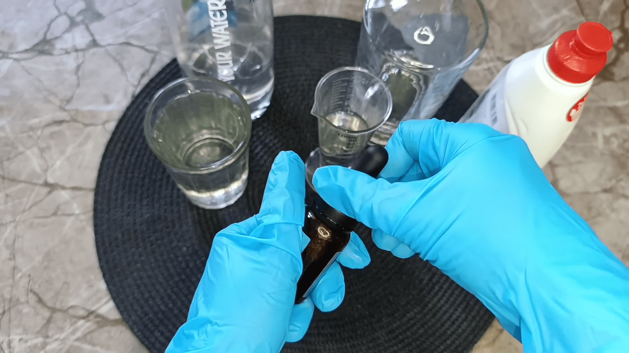 Господині розповіли, як просто відмити фасади кухонних шафок