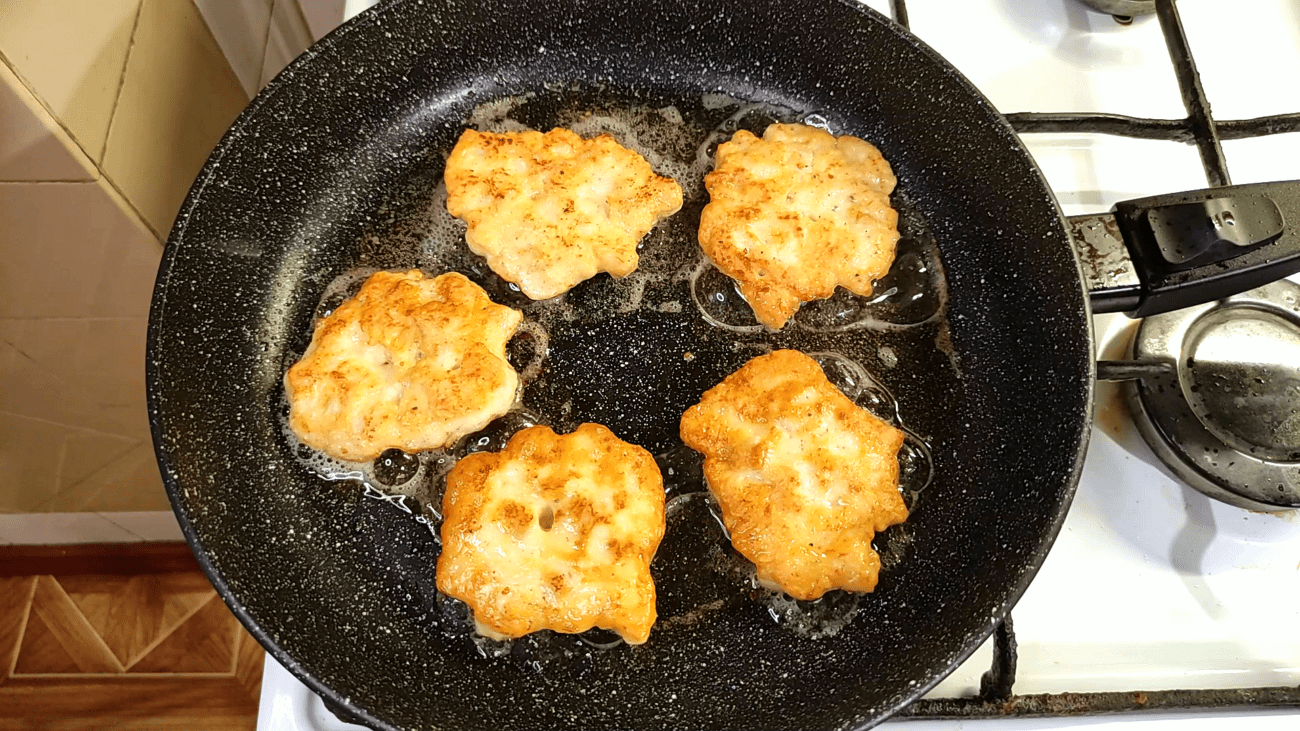Кулінари порадили, яку паніровку для котлет зробити, аби вона не горіла на сковорідці