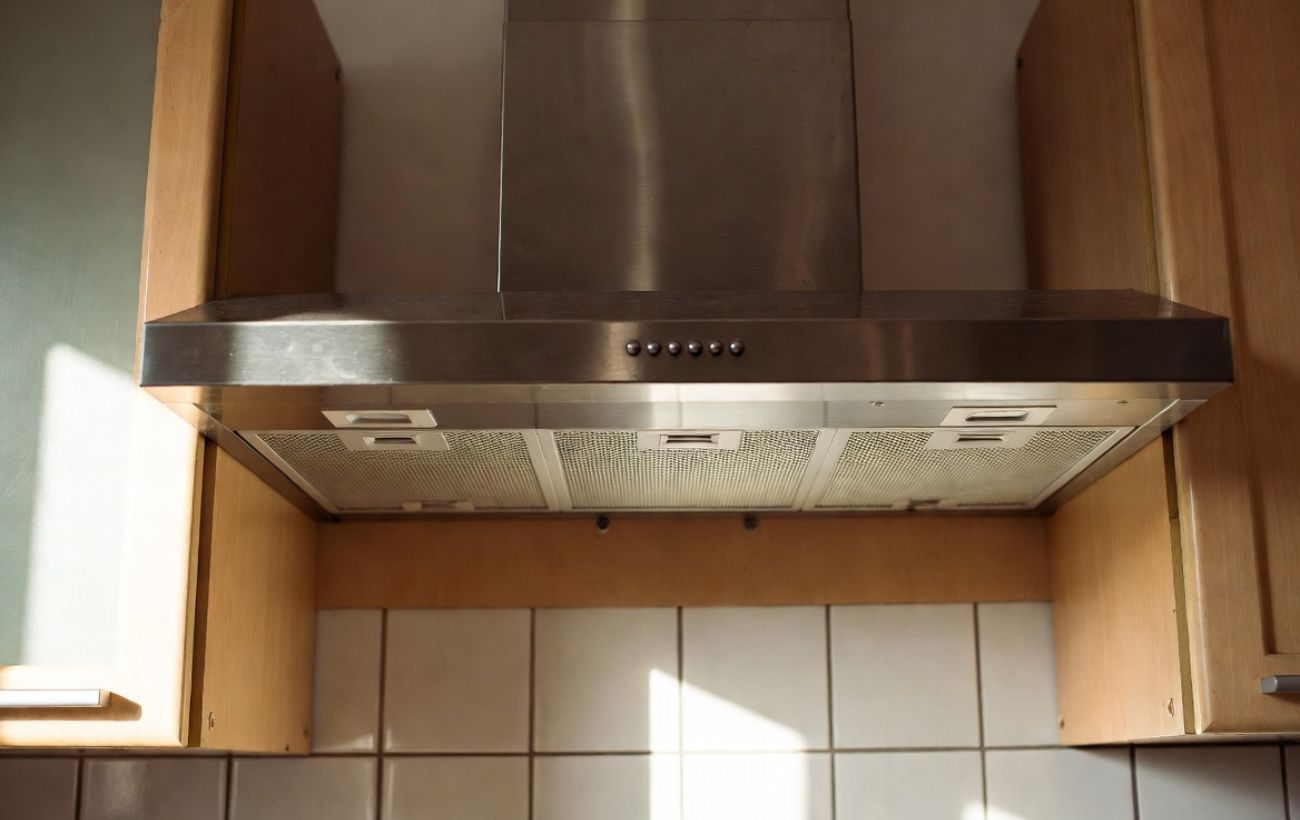 Експерти порадили, яку альтернативу для витяжки встановити на кухні, аби не було запахів. Фото: Добрі новини