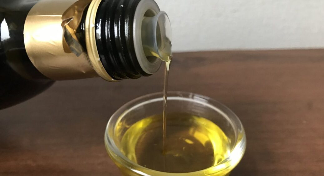 90% олії на ринку – це фальсифікат: зробила 1 тест у холодильнику і вжахнулася – якість “нижче плінтуса” 