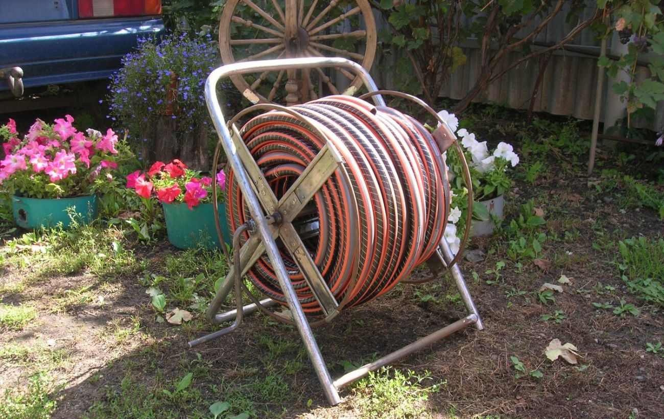 Як зробити систему поливу зі старого шланга