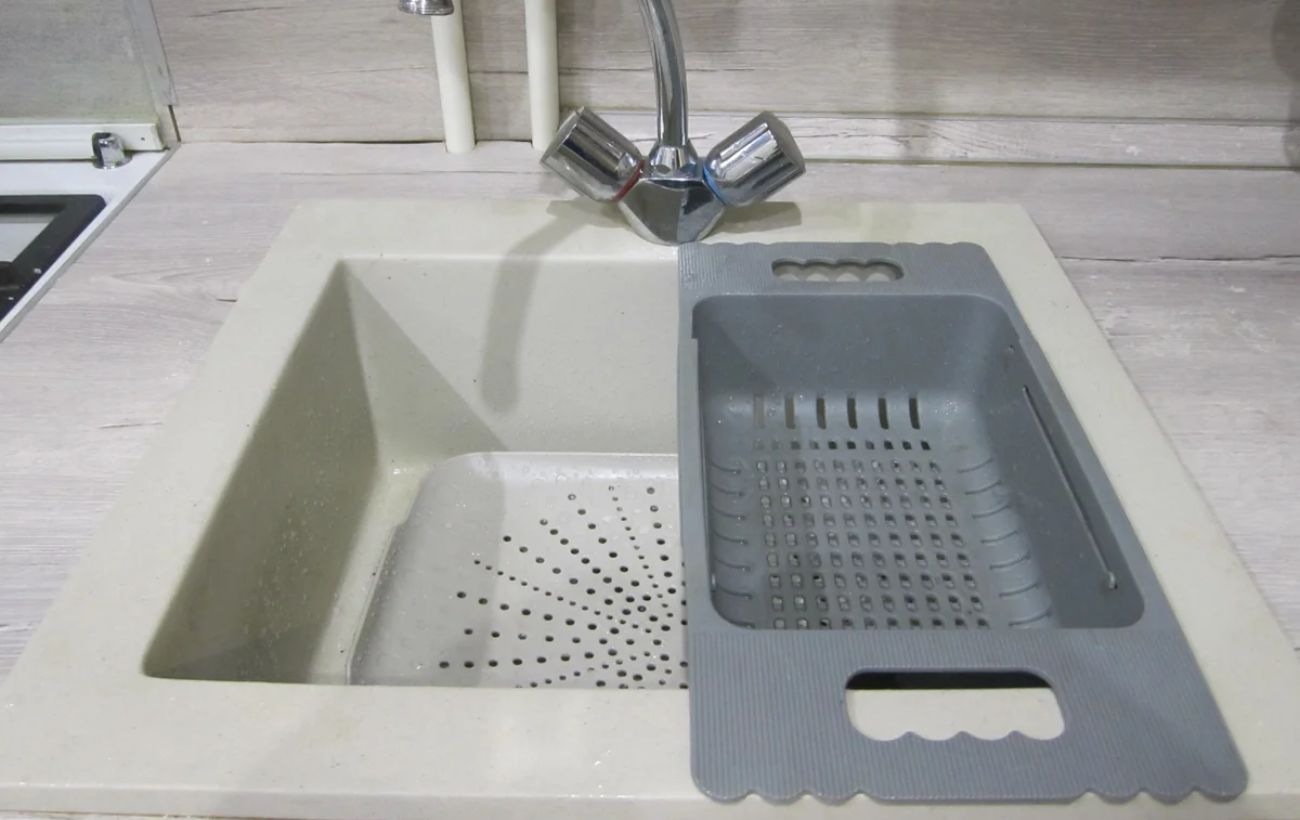 Як очистити жирну пробку в раковині