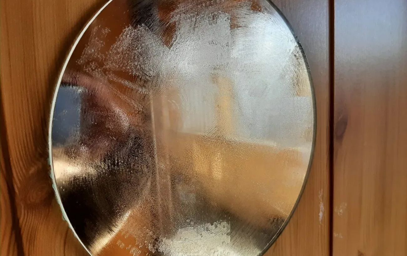 Експерти порадили, чим натерти дзеркало, аби воно не запотівало після прийняття душу — порада