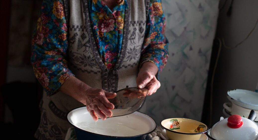 Мої старі каструлі відмиваю на 1-2: я всього лише подружила мило з улюбленим напоєм й отримала диво-пасту 