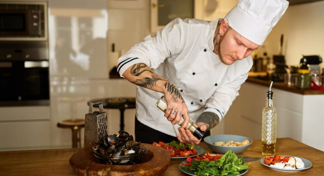 Випадково підслухала шеф-кухаря у ресторані: тепер знаю 6 секретів, які майстри не відкривають навіть друзям 