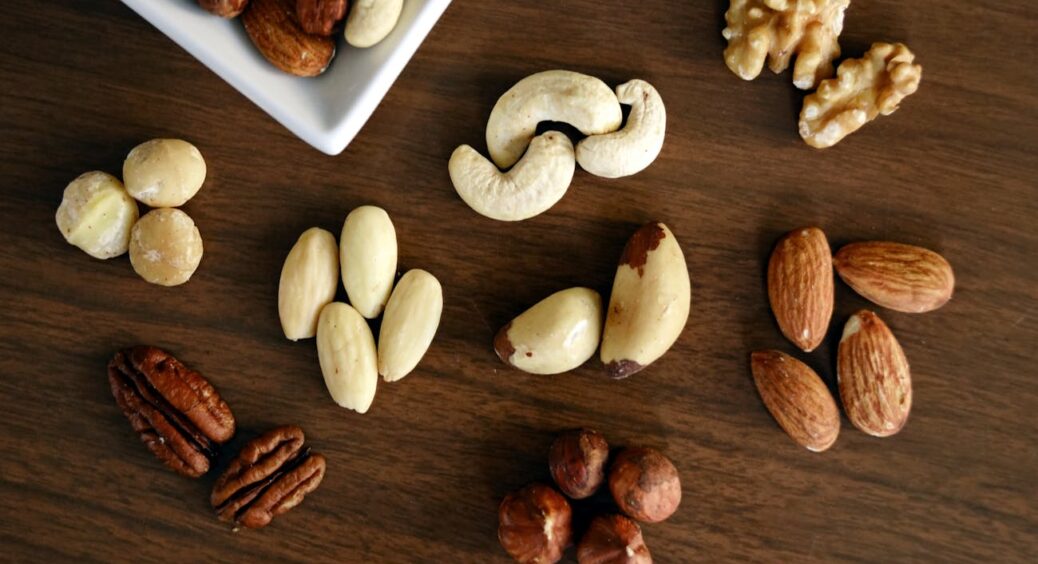 Чи справді потрібно замочувати горіхи? Виявляється, це не просто так: я зараз вам розповім усі секрети! 